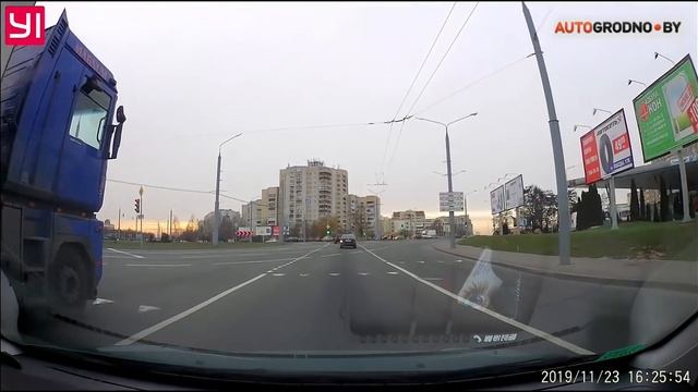 Что делает любовь с водителем Infiniti QX56 в Гродно смотреть онлайн