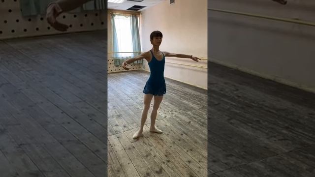 Мастер- класс по классическому танцу «Комбинация на середине. Вращения. Прыжки» смотреть онлайн