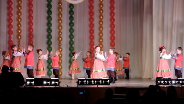 РУССКИЙ НАРОДНЫЙ ТАНЕЦ "ВО КУЗНИЦЕ" смотреть онлайн
