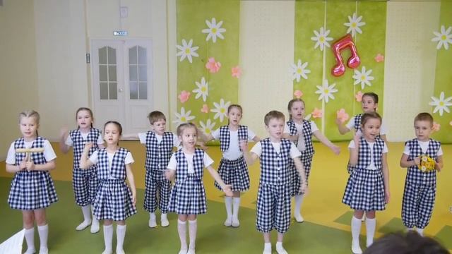 Песня "Чик и Брик" сл. Л. Рубальской, муз. Б. Савельева, исп. вокальный хор "Улыбка"/д/с ?175 смотреть онлайн