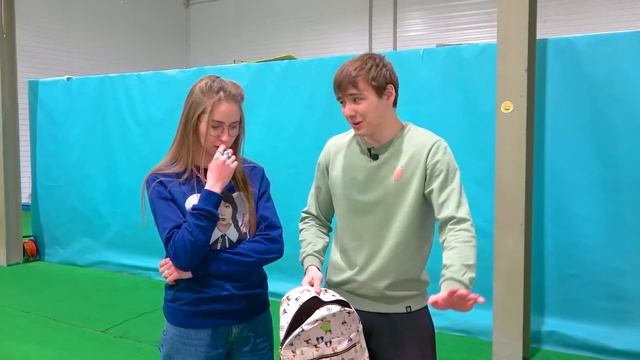 Кто-то Нас Преследует ! смотреть онлайн