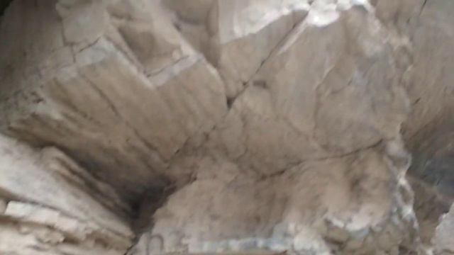Окаменевшая серая глина следы селевого потока смотреть онлайн
