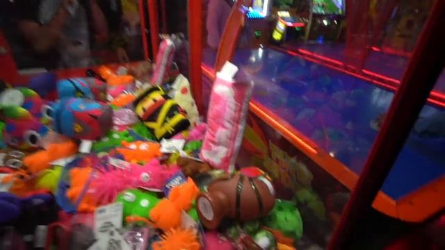 FOUND A UNLOCKED GUM-BALL MACHINE!!! смотреть онлайн