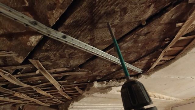 День 67. Дранка и доски. Восстановление деревянного основания на старом потолке под штукатурку. смотреть онлайн