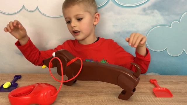 Собака Ду игра для детей! Cобираем собачьи какашки Doggie Doo family fun game Pooping Dog смотреть онлайн