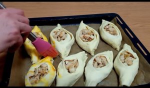 Лодочки из слоёного теста с курицей грибами и картофелем