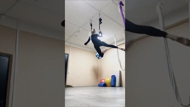 Танец в гамаке/ Аэройога/ aerialyoga смотреть онлайн