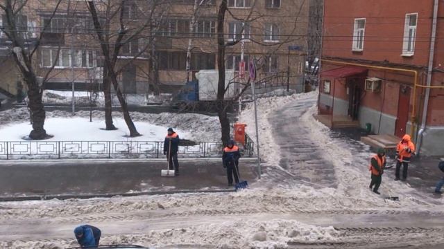 Уборка снега с московских улиц смотреть онлайн