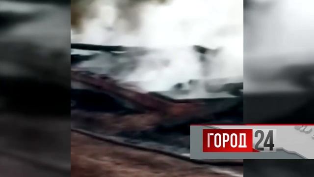 Двухэтажный нежилой дом сгорел дотла в Чигирях смотреть онлайн