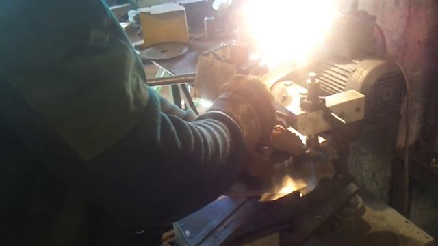 Мой коллега точит пилы для Многопила.Я точу ножи для БРУКСА смотреть онлайн