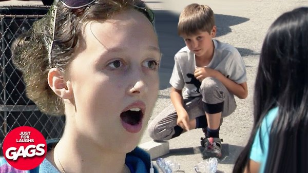 Siblings Get Into A Huge Fight Causes Problems | Just For Laughs Gags - Братья и сестры вступают в о