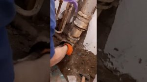 Как быстро и безопасно достать чугунное колено,тройник