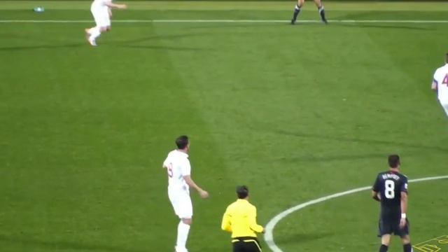 Frank Lampard continuously scanning the ground смотреть онлайн