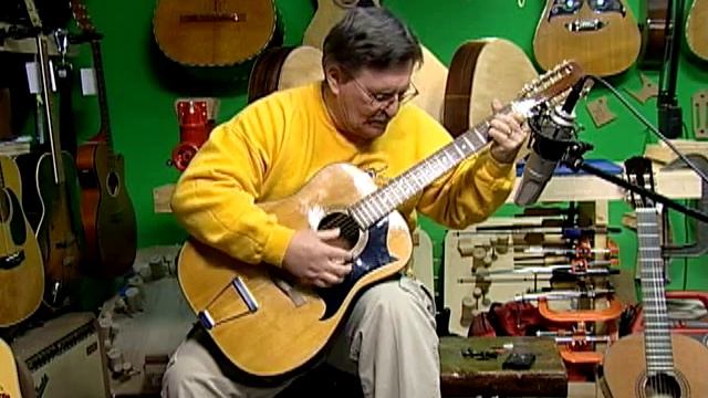 Malaguena on an old 12 string guitar смотреть онлайн