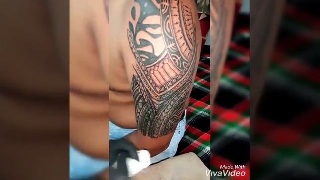 MAORI ARM TATTOO IN MOMBASA KENYA смотреть онлайн
