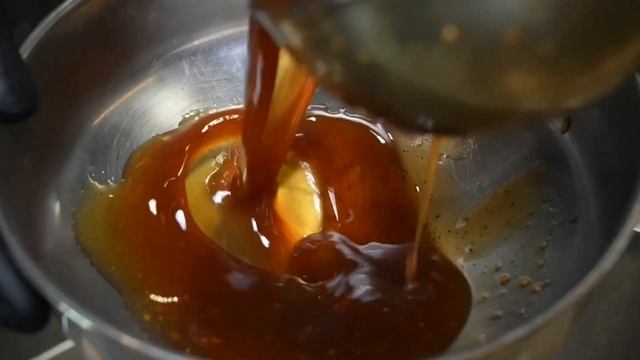 Корейская УЛИЧНАЯ Еда: Гриль БАРБЕКЮ, Курица-ГРИЛЬ на Углях, Токпокки и РЫБНЫЙ Пирог... смотреть онлайн