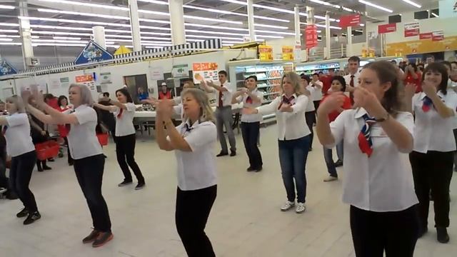 Флешмоб "Нам 8лет". Ашан Самара-Космопорт" смотреть онлайн