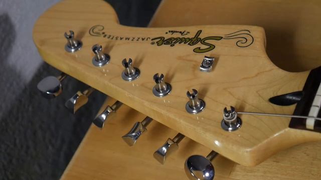 Squier Vintage Modified Jazzmaster Fitting New Strings смотреть онлайн