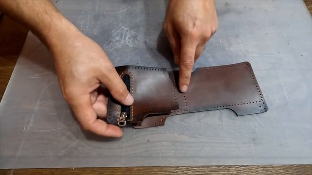 ВЫКРОЙКА КОШЕЛЬКА ИЗ ИНТЕРНЕТА. ЧТО ВЫШЛО? МУЖСКОЙ КОШЕЛЁК ИЗ КОЖИ. DIY. смотреть онлайн