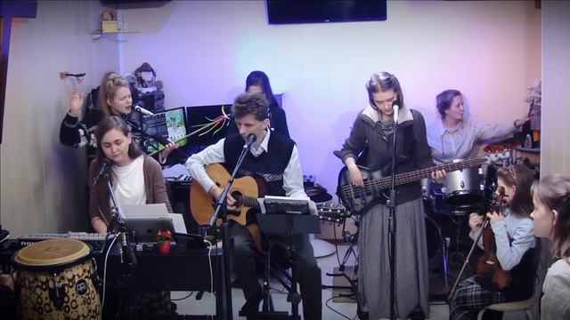 Только у Ног Твоих - Христианская песня - Евангелия Хворостинина смотреть онлайн