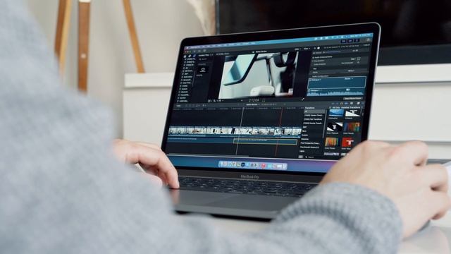 M1 Macbook Pro (2021) : Still Worth It? смотреть онлайн