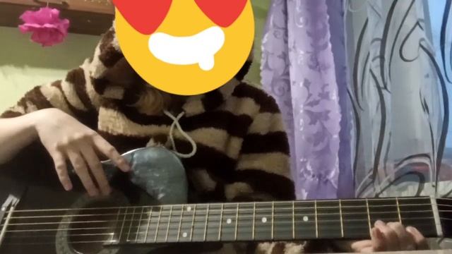 Играю на гитаре, всего 2 дня "Белые обои, черная посуда" смотреть онлайн