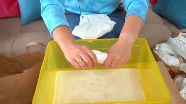 ЧТО ЕСЛИ ВЫЖАТЬ 10000 ВЛАЖНЫХ САЛФЕТОК ?! Безумный Эксперимент Маша Зум смотреть онлайн