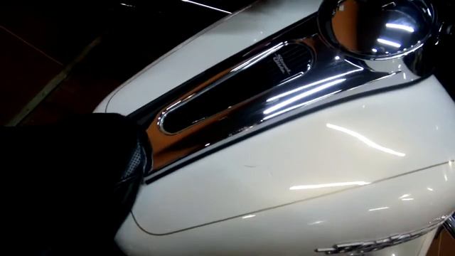 Harley-Davidson Street Glide Special White 2014 Morocco Gold Perl FLHXS смотреть онлайн