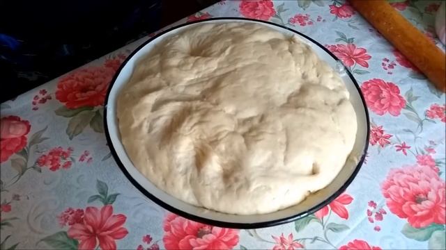 приготовление дрожжевого теста и приготовление кулича. смотреть онлайн