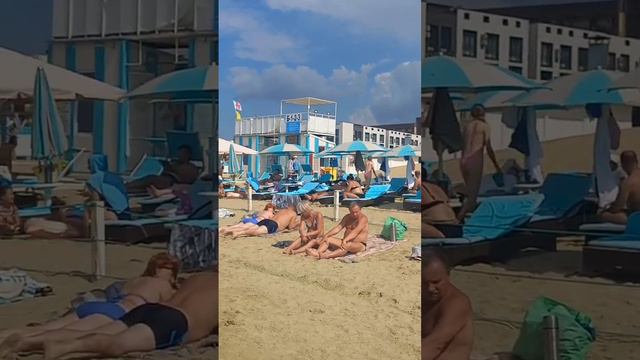 АНАПА. 14 сентября 2023 г. +26, вода +23 гр. Пляж гранд отеля АНАПА. Народу не меньше, чем летом. смотреть онлайн