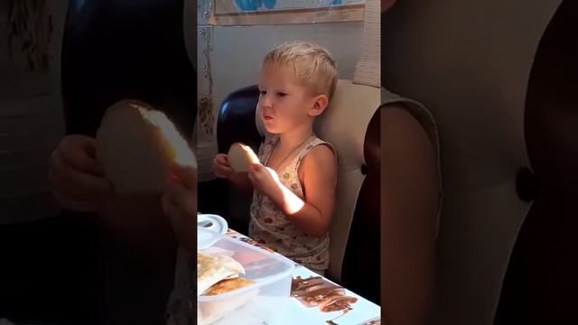как правильно есть бутерброд_how to eat a sandwich properly смотреть онлайн