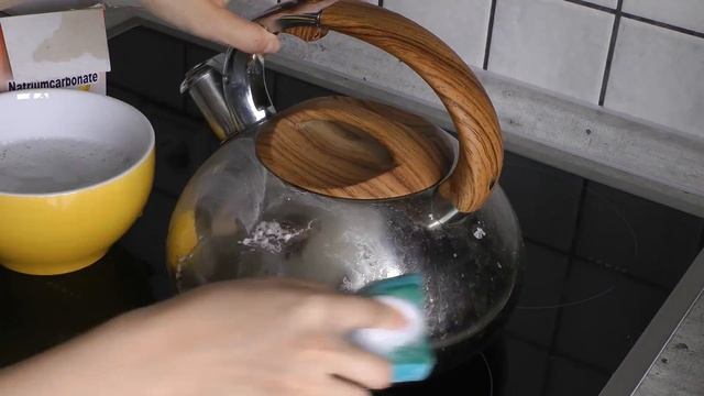 Как легко почистить чайник изнутри и снаружи. Wasserkocher reinigen. смотреть онлайн