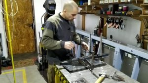 Штампы в листовом металле. Простой способ!/Hammer forming metal panels. Easy way!