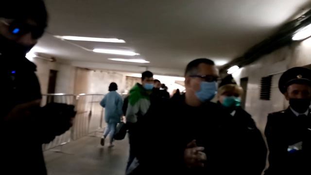 Репортёры передумали снимать выпуск о контролёрах. Спасаем пассажиров от штрафов в метро смотреть онлайн