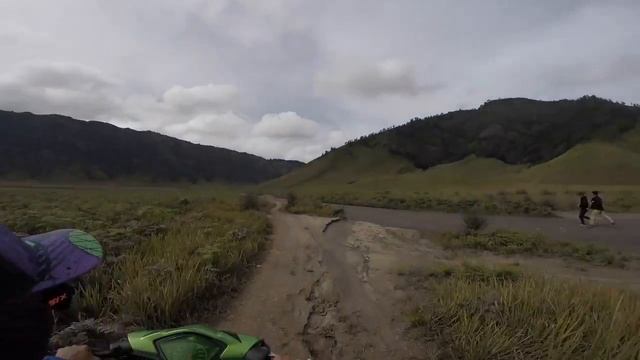 ? HIKING MT. BROMO | EXPLORING WATERFALLS in JAVA INDONESIA ?? смотреть онлайн