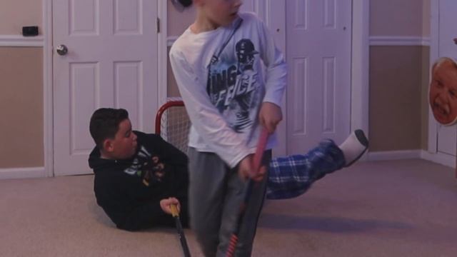KNEE HOCKEY SEASON 3 - EASTERN CONFERENCE QUARTER FINALS - PANTHERS / SABRES - QUINNBOYSTV смотреть онлайн