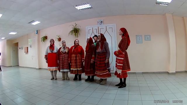 Бесермянский ансамбль «Лампачей» встречает группу "Источника" смотреть онлайн
