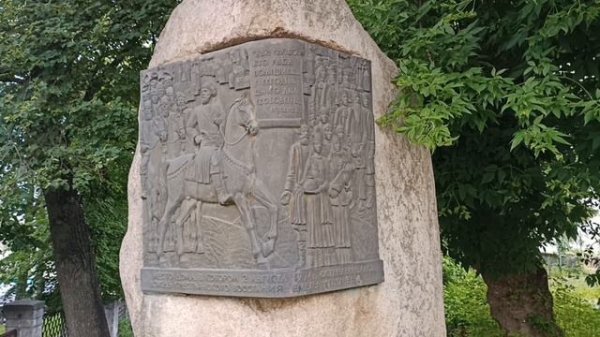 По дороге за хлебушком!Камень с барельефом Емельяна Пугачева в Пензе.Рассказывает Сергей Уткин.