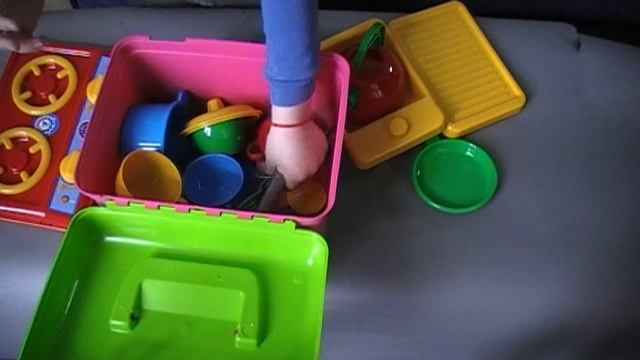 Кухня дитяча з посудом в валізці з поличками Галинка 8 (фото і відео огляд) смотреть онлайн