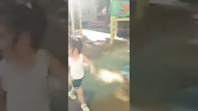 Соня катается на качелях смотреть онлайн