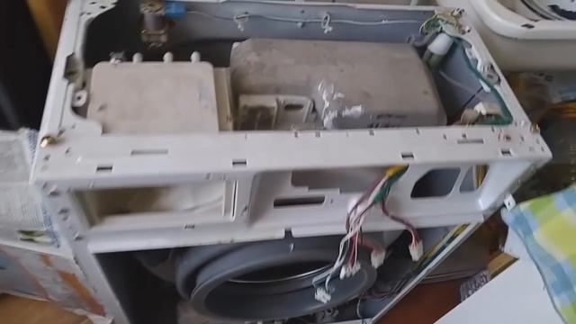 Потекла стиральная машинка