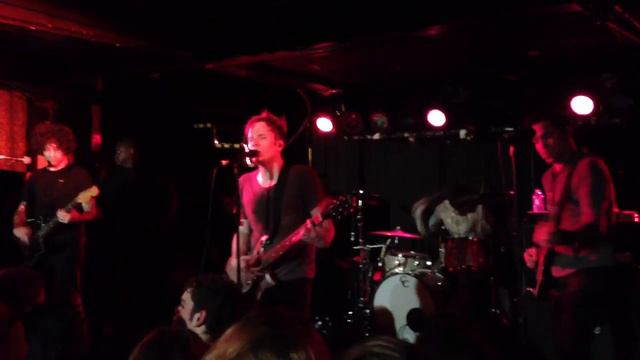 Fall Out Boy - I Don't Care Live @ Subterranean in Chicago смотреть онлайн