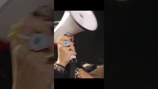 Сколько человек насчитали в кадре?? смотреть онлайн