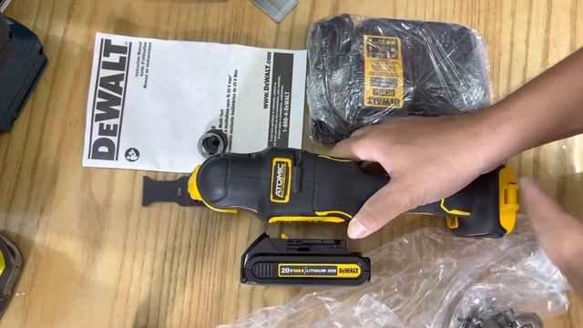 Dewalt DCS354 20v Mexico | Máy cắt rung không chổi than Dewalt Atomic DCS354B nhập Mỹ, mới 100% смотреть онлайн