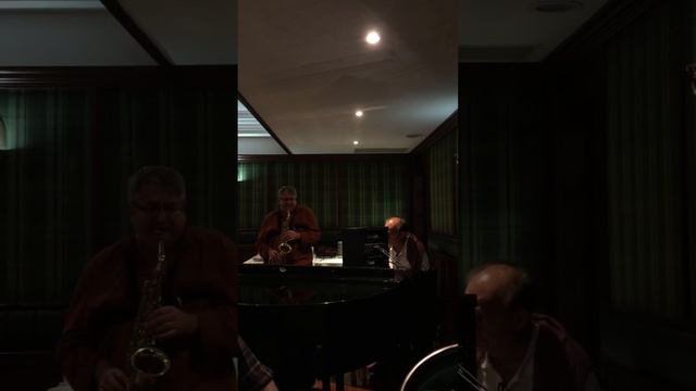 Autumn Leaves (solo : Idriss Boudrioua, alto saxophone) смотреть онлайн