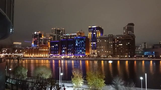 1.11.1023 Ельцин Центр снаружи зимой и красота смотреть онлайн