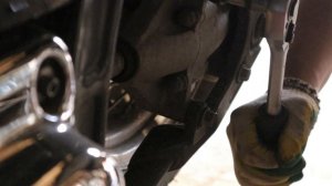 Как снять заднее колесо мотоцикла Yamaha Drag Star 1100/How to remove the rear wheel of a motorcycl