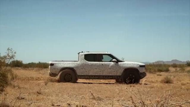 NEW RIVIAN R1T ELECTRIC TRUCK FULL REVIEW | ROCKS | SNOW | GRAVEL | MUD | SAND смотреть онлайн