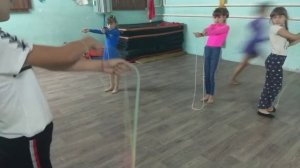 Завязать скакалку