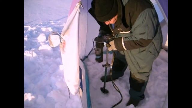 Рыбалка на Увильдах, испытание ледобура из стартера. смотреть онлайн
